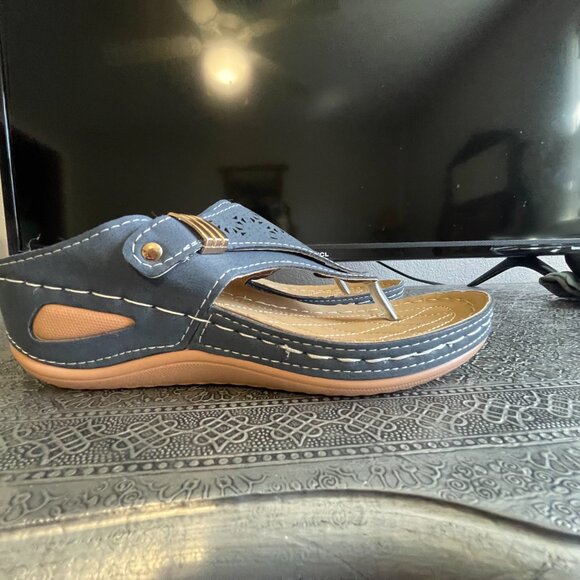 Sandals - Picture 2 of 2